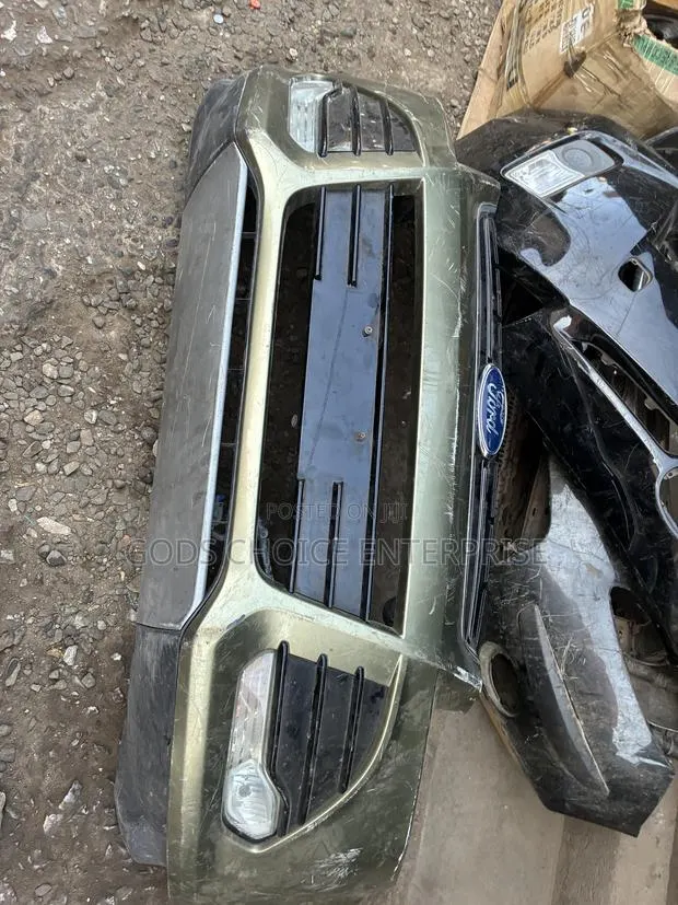 Complete Front Bumper Escape 2012-2013-2014-2015 · Photo 1