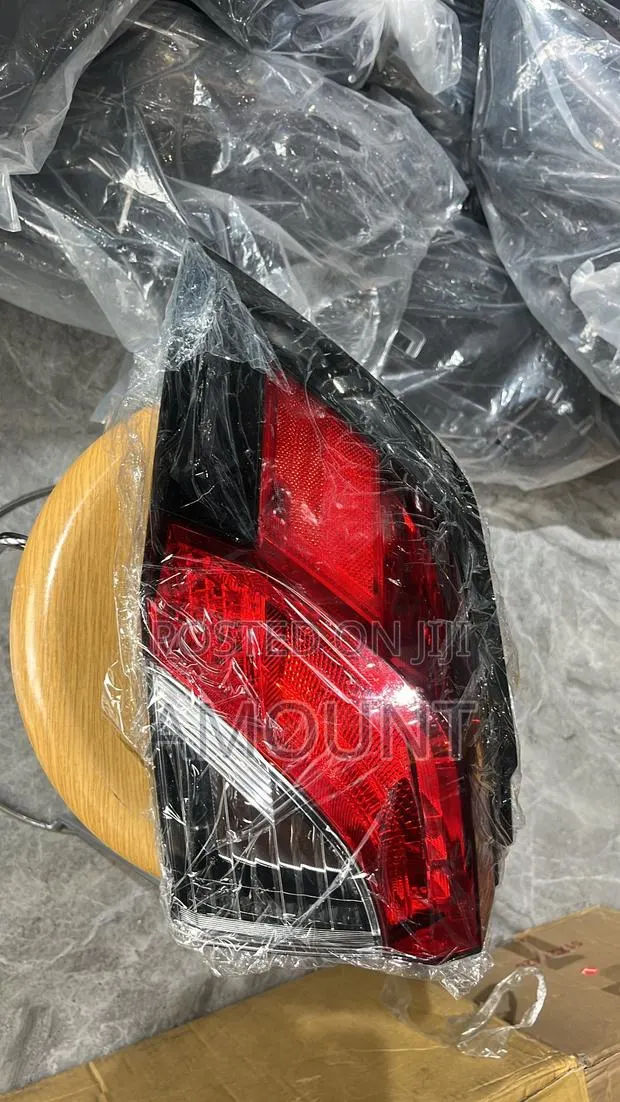 Toyota RAV4 2020 Tail Light · Photo 1