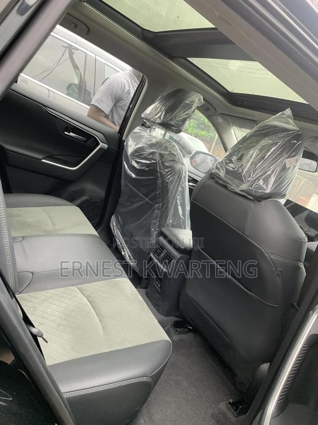 New Toyota RAV4 2024 Black · Photo 4