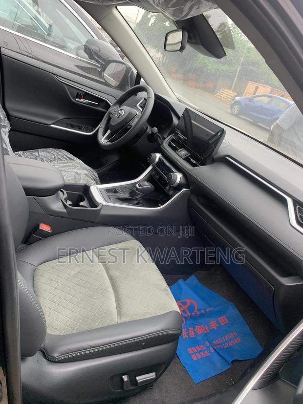 New Toyota RAV4 2024 Black · Photo 3