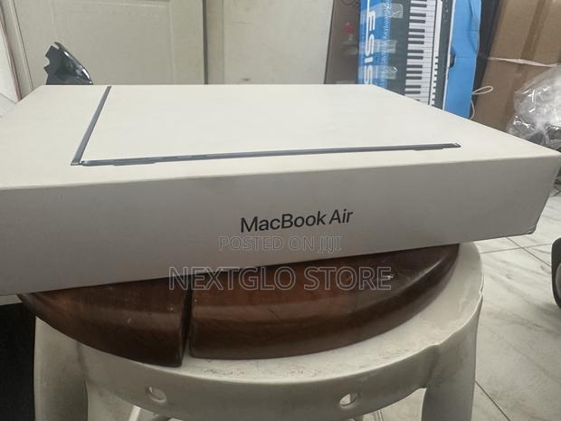 New Laptop Apple MacBook Air 16GB Apple M4 SSD 256GB · Photo 3