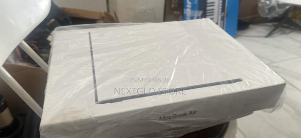 New Laptop Apple MacBook Air 16GB Apple M4 SSD 256GB · Photo 1