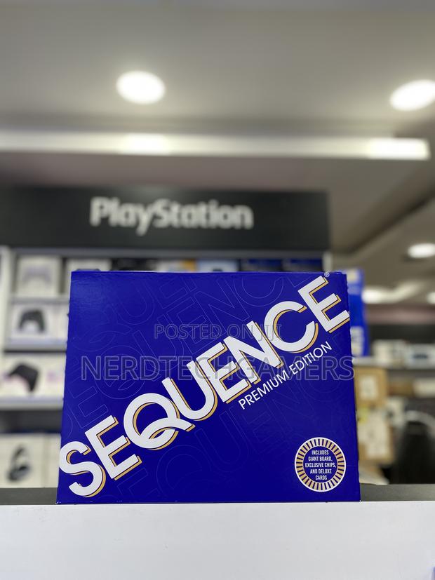 Sequence- Original Game With Folding Board, Cards and Chips · Photo 1