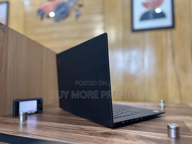Laptop Lenovo 16GB Intel Xeon SSD 512GB · Photo 2