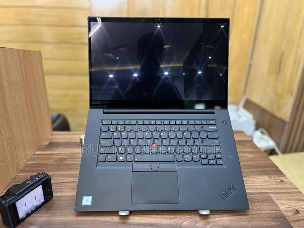 Laptop Lenovo 16GB Intel Xeon SSD 512GB · Photo 3