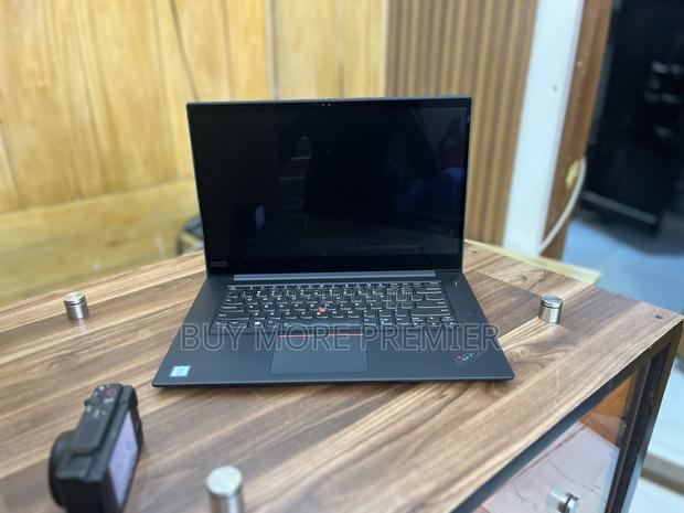 Laptop Lenovo 16GB Intel Xeon SSD 512GB · Photo 4