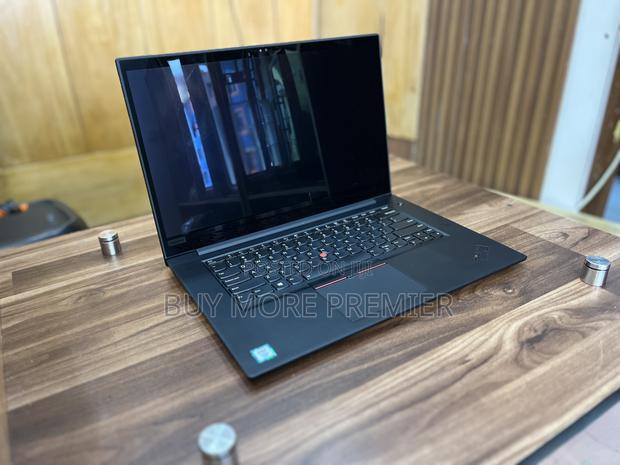 Laptop Lenovo 16GB Intel Xeon SSD 512GB · Photo 6
