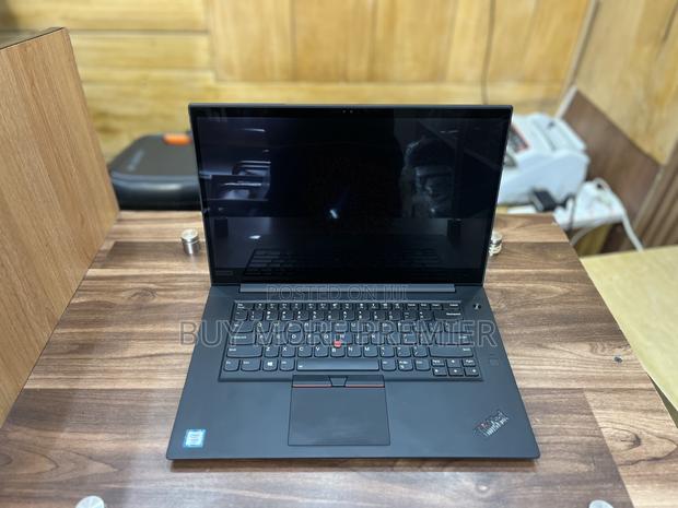 Laptop Lenovo 16GB Intel Xeon SSD 512GB · Photo 8