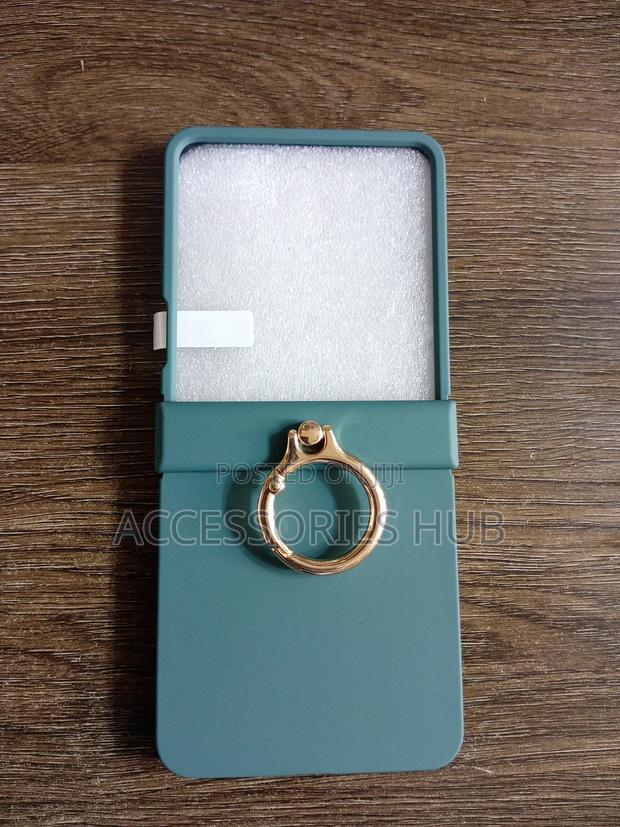 Z Flip 7 Cases With Ring And Protector · Photo 1