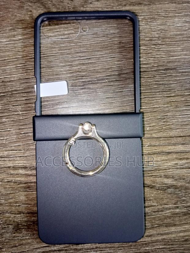 Z Flip 7 Cases With Ring And Protector · Photo 3