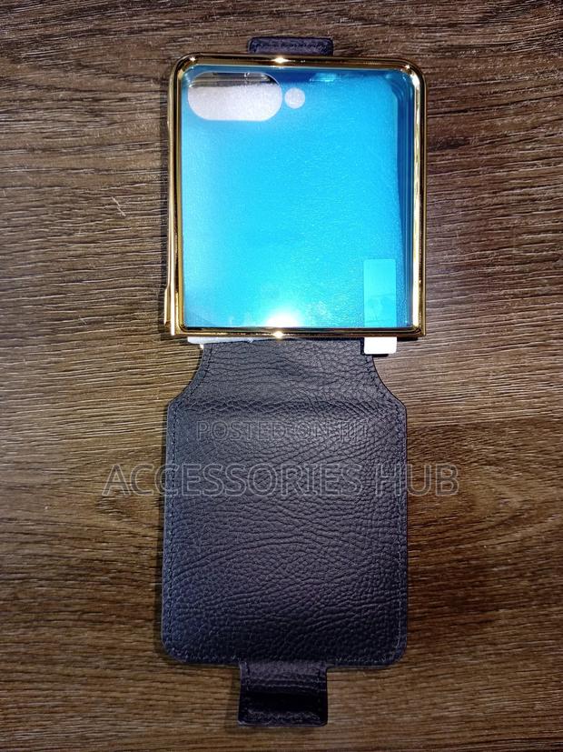 Z Flip 7 Quality Leather Case With Ring And Screen Protector · Photo 1