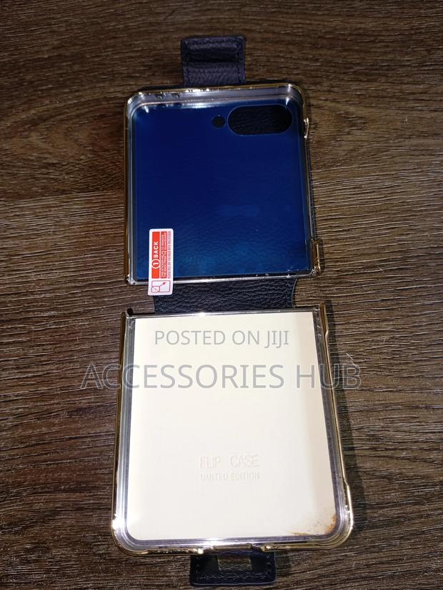 Z Flip 7 Quality Leather Case With Ring And Screen Protector · Photo 2