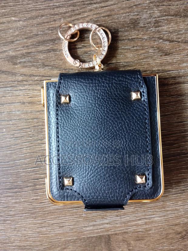 Z Flip 7 Quality Leather Case With Ring And Screen Protector · Photo 3