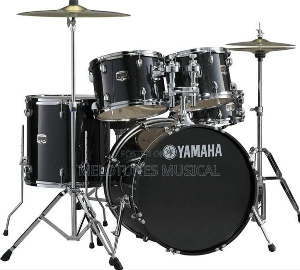 Yamaha Professional Black 5-Piece Drumset · Photo 1