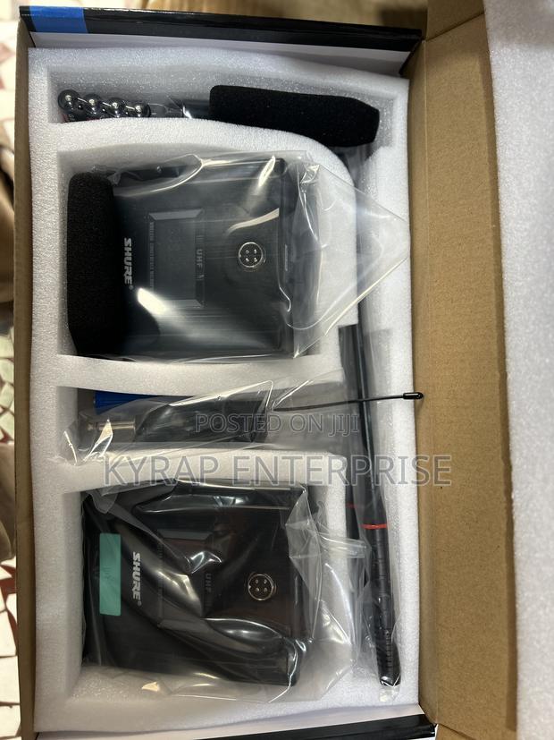 2 in 1 Cordless Conference Microphone · Photo 1