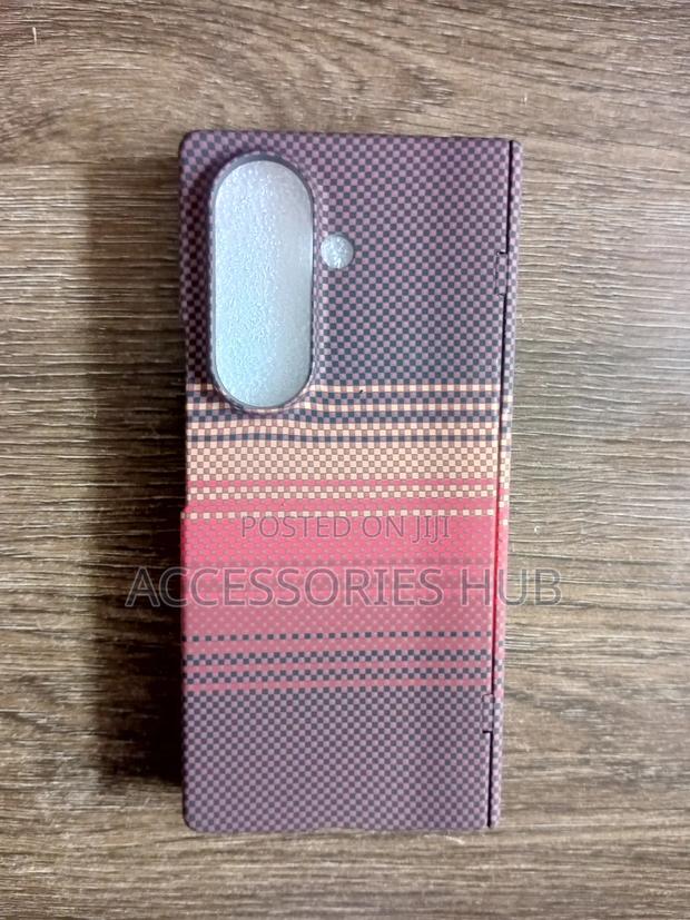 Z Fold 4,5,6,7 Carbon Fiber Quality Cases With Screen Protectors · Photo 2