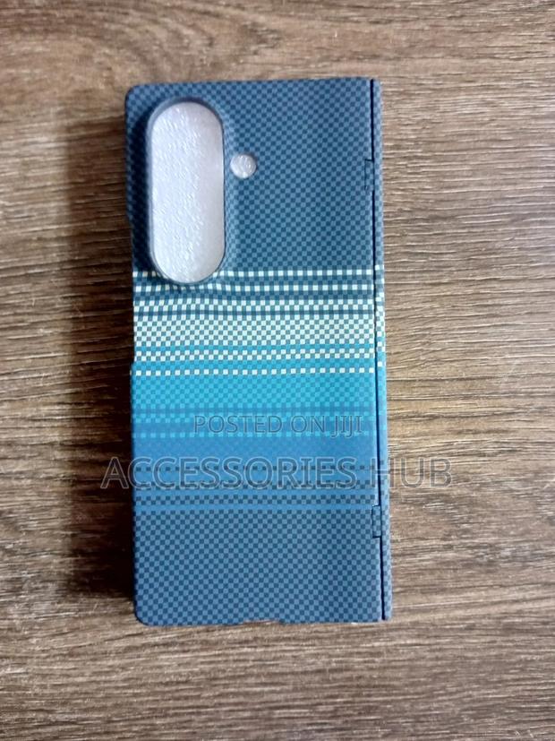 Z Fold 4,5,6,7 Carbon Fiber Quality Cases With Screen Protectors · Photo 3