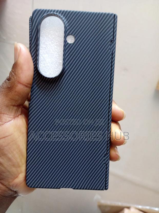 Z Fold 4,5,6,7 Carbon Fiber Quality Cases With Screen Protectors · Photo 4