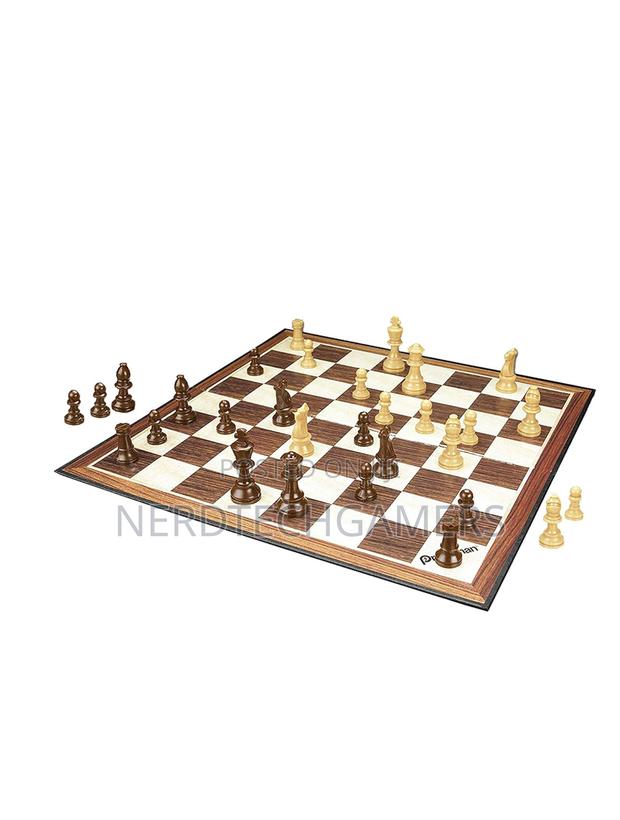 Family Classics Chess by Pressman - With Folding Board · Photo 3
