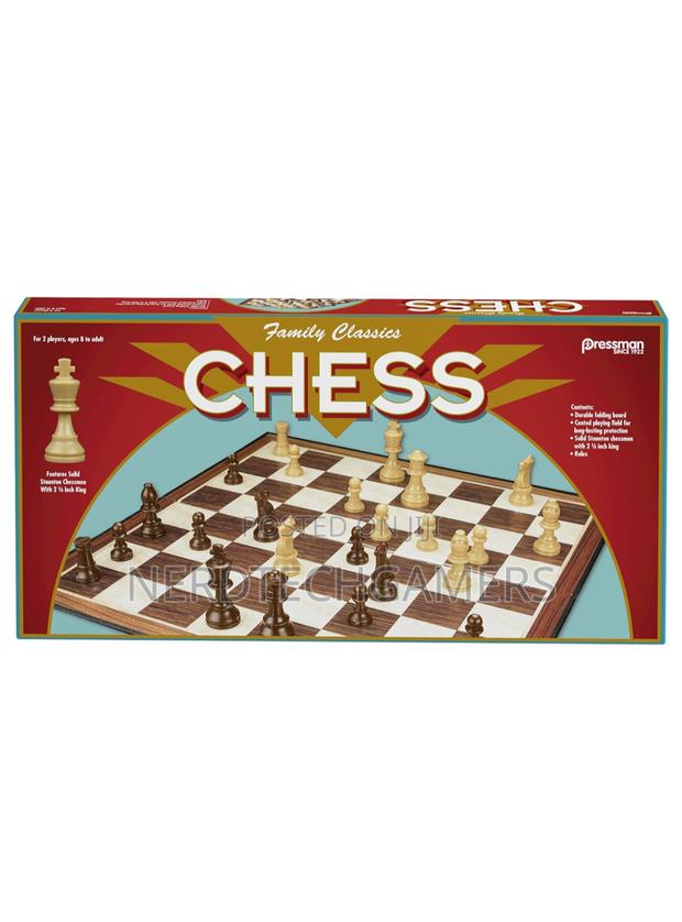 Family Classics Chess by Pressman - With Folding Board · Photo 2