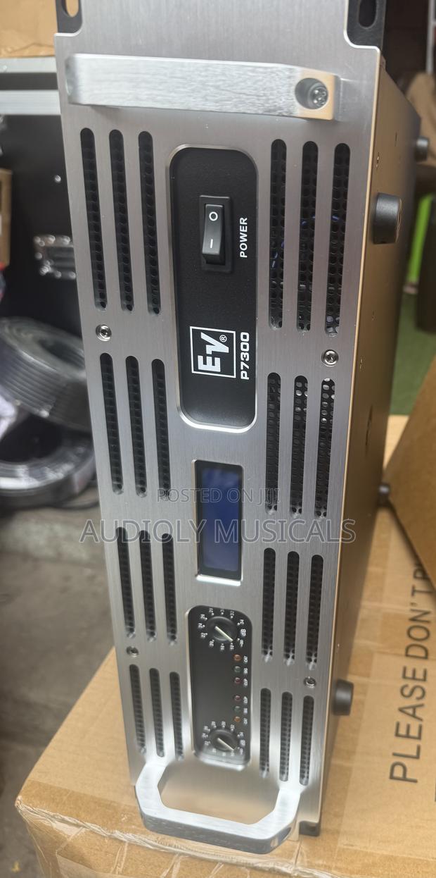 Ev /P -7300watt Mid Amplifier · Photo 1