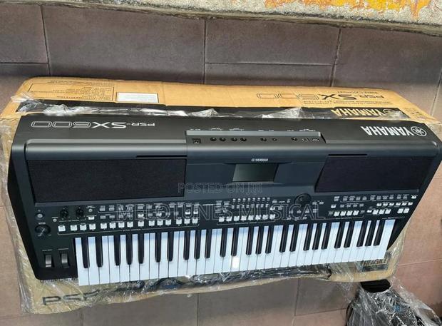 Yamaha PSR-Sx600 Digital Workstation Keyboard · Photo 2