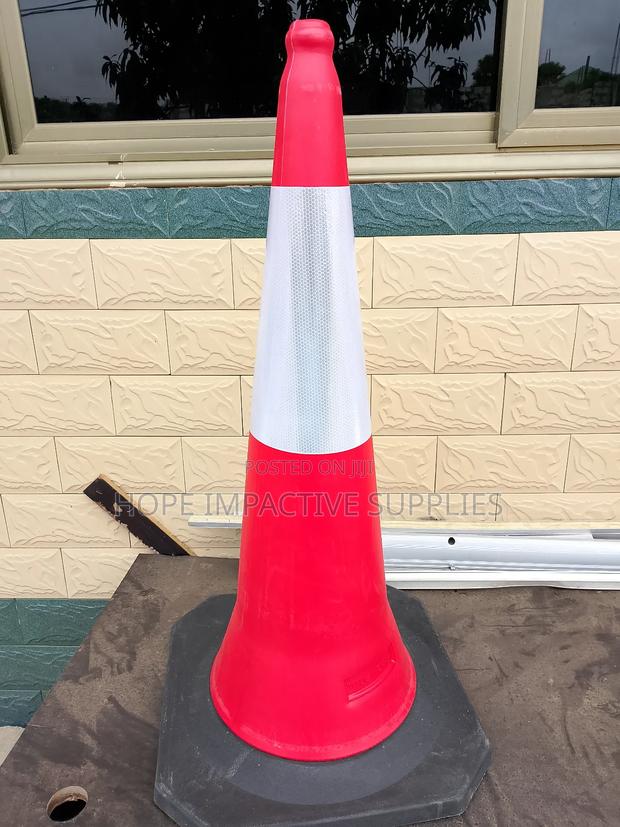 Big Safety Cones - 40" Height(With Heavy Seat). · Photo 2