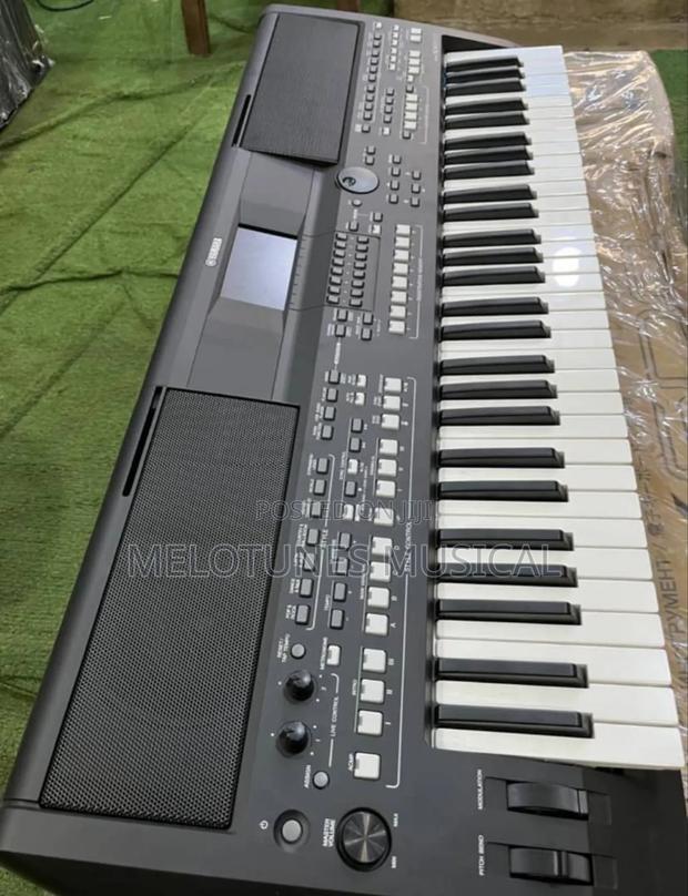 Yamaha PSR-Sx600 Digital Workstation Keyboard · Photo 1