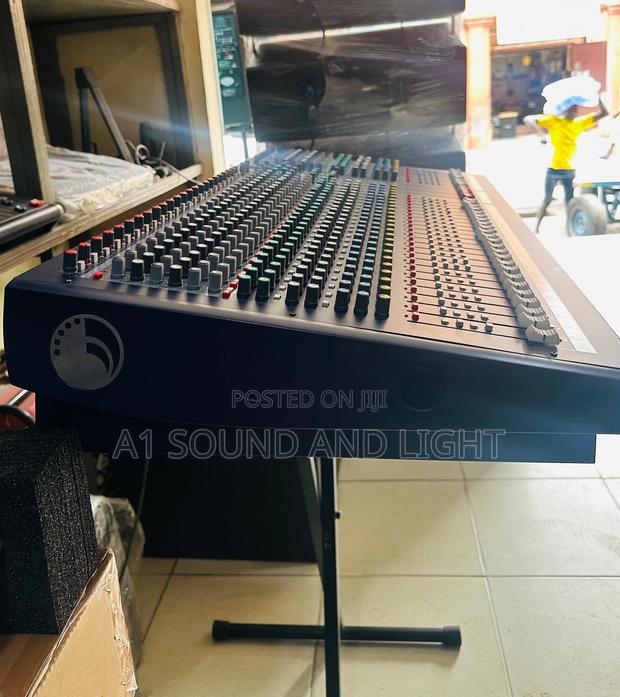 Soundcraft Lx9- 32 Channel Live Audio Mixer · Photo 2