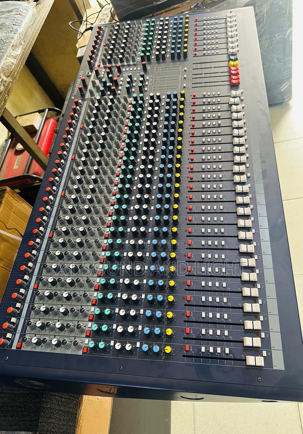 Soundcraft Lx9- 32 Channel Live Audio Mixer · Photo 5
