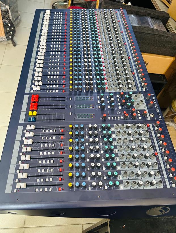 Soundcraft Lx9- 32 Channel Live Audio Mixer · Photo 1