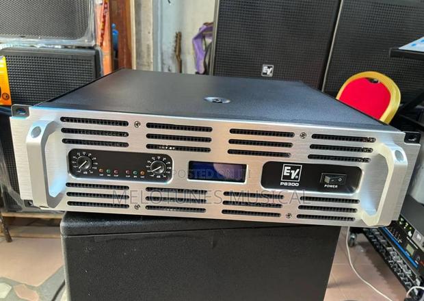Ev P8300 Power Amplifier · Photo 1