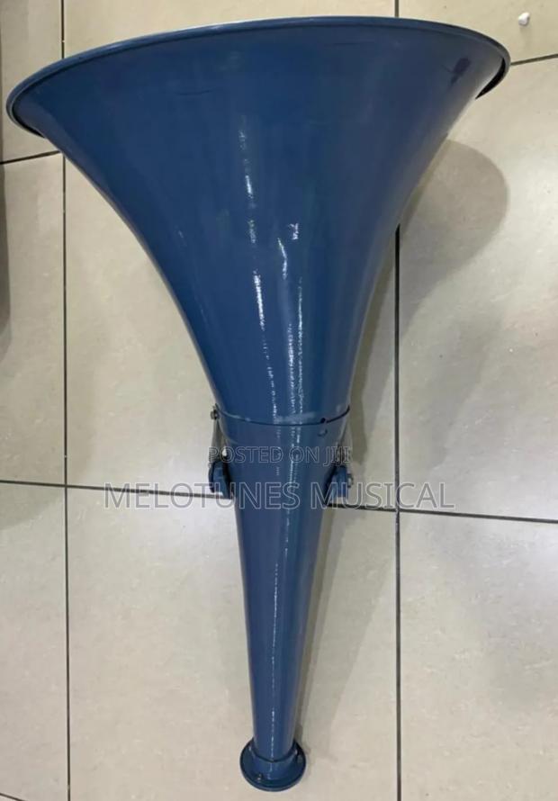 Pair of Megaphone Horns With 200watt Magnet · Photo 1