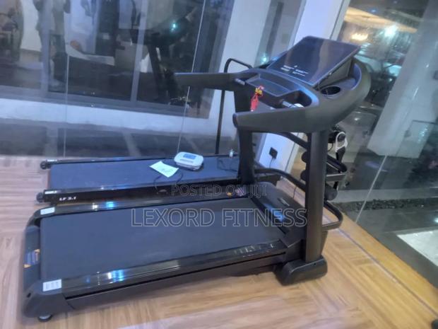 150kg+ Treadmill With Massager · Photo 2