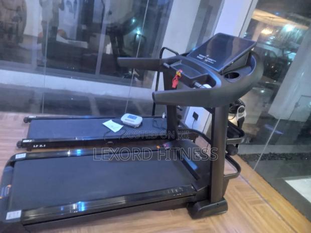 150kg+ Treadmill With Massager · Photo 3
