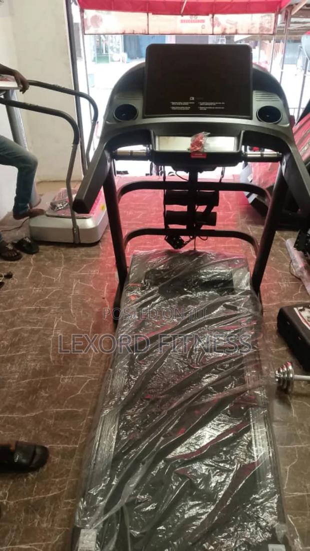 150kg+ Treadmill With Massager · Photo 4
