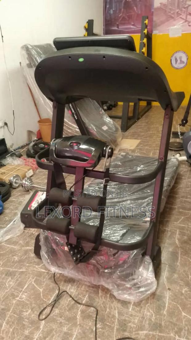 150kg+ Treadmill With Massager · Photo 5