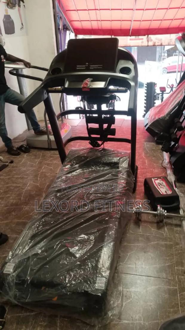 150kg+ Treadmill With Massager · Photo 6