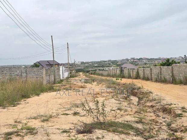 Prime Plots< Comfortable Residence - Prampram Beach Road · Photo 1
