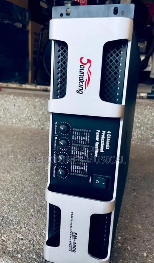 Soundking Em-4900 Professional Power Amplifier. · Photo 1