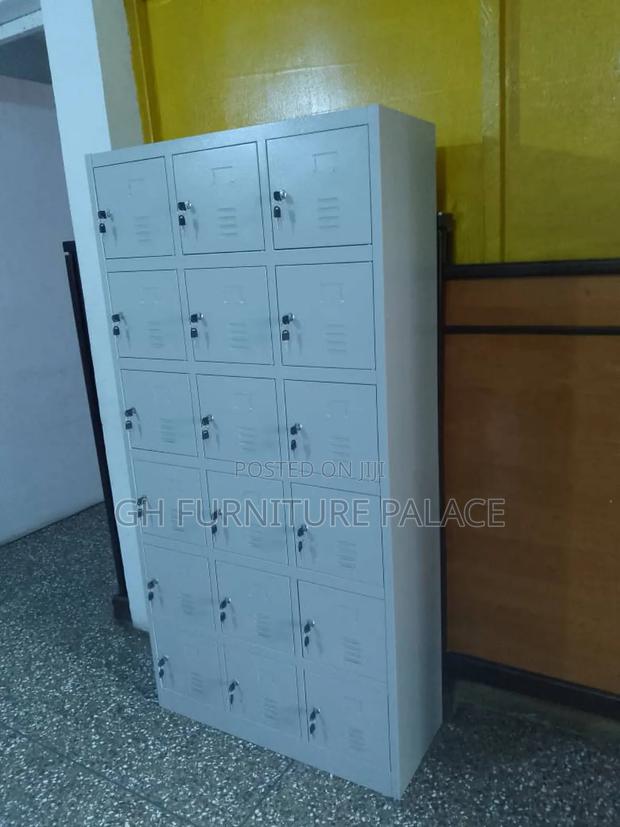 18doors Metal Cabinet · Photo 2