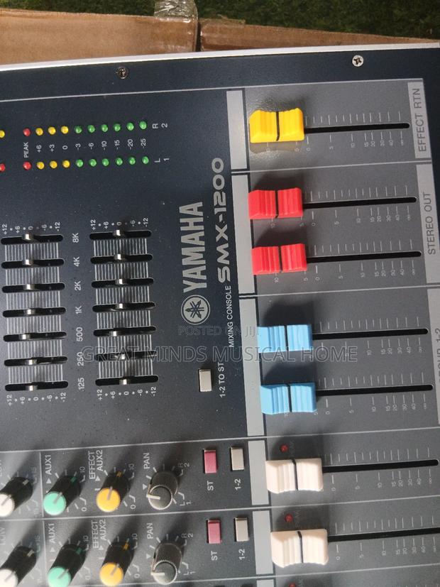 Yamaha SMX 1200 Raw Mixing Console · Photo 3
