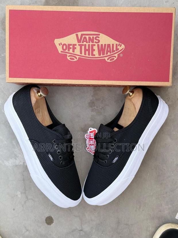 Authentic Vans Corduroy Black/White · Photo 1