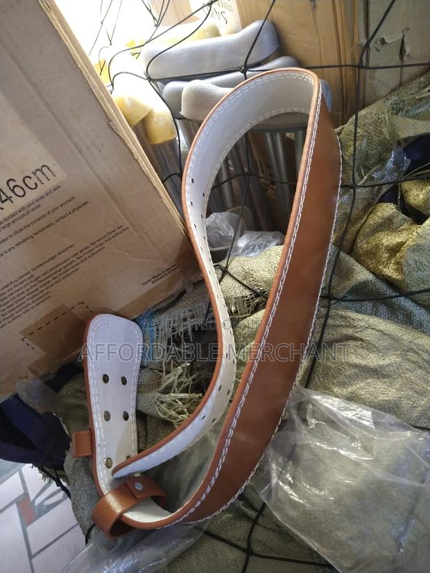 Leather Weight Lifting Belt · Photo 1