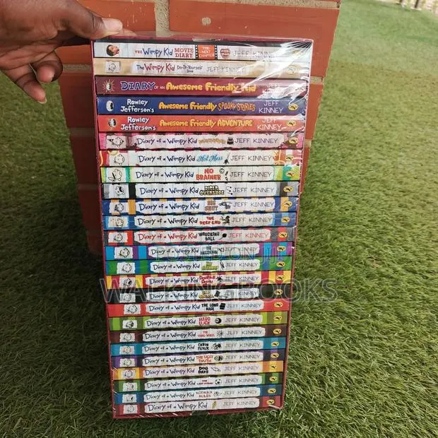 Diary of a Wimpy Kid 23 Titles in a Pack · Photo 2
