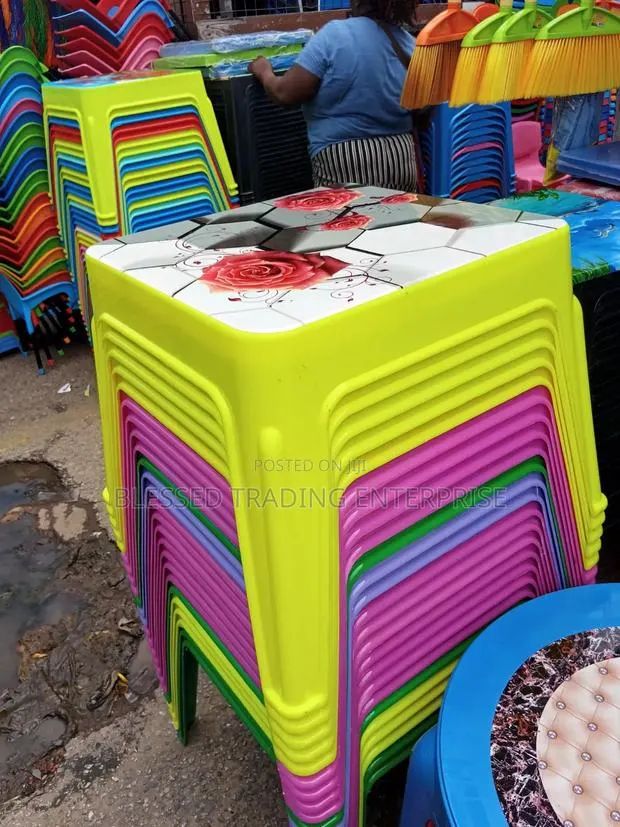 Plastic Table Medium Size · Photo 1