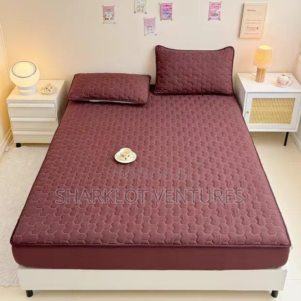 Waterproof Mattress Cover · Photo 1