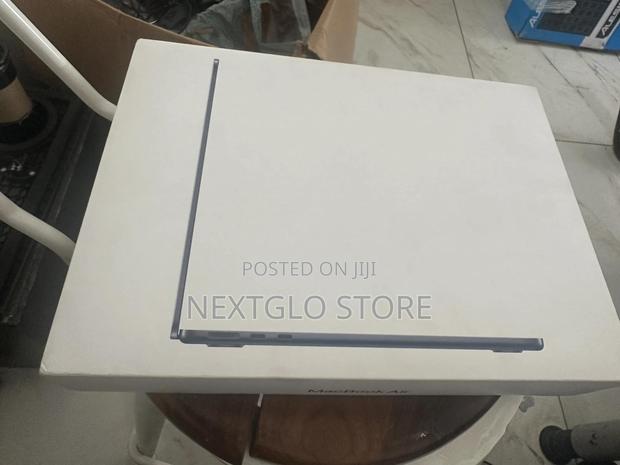 New Laptop Apple MacBook Air 16GB Apple M4 SSD 256GB · Photo 5