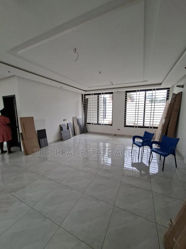 4bdrm Duplex in Adenta for sale · Photo 2