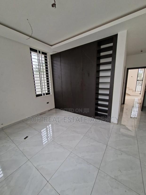 4bdrm Duplex in Adenta for sale · Photo 8
